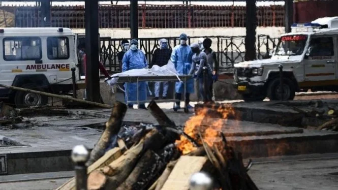 Asap Kremasi Tutupi Langit India Imbas Tsunami Mutan COVID-19