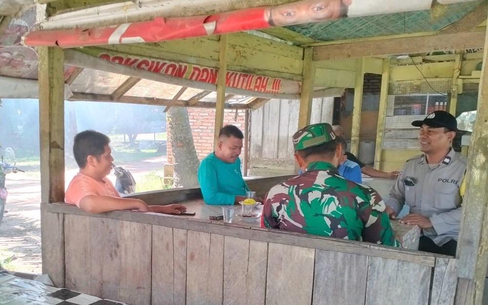 Bhabinkamtibmas dan Bhabinsa Kerja Sama Jaga Pilkada Damai di Pangkalan Gondai