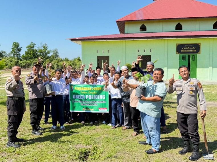 Green Policing, Kapolsek TPTM Tanam Bibit Pohon di Pondok Pesantren Darul Bariyah Rohil