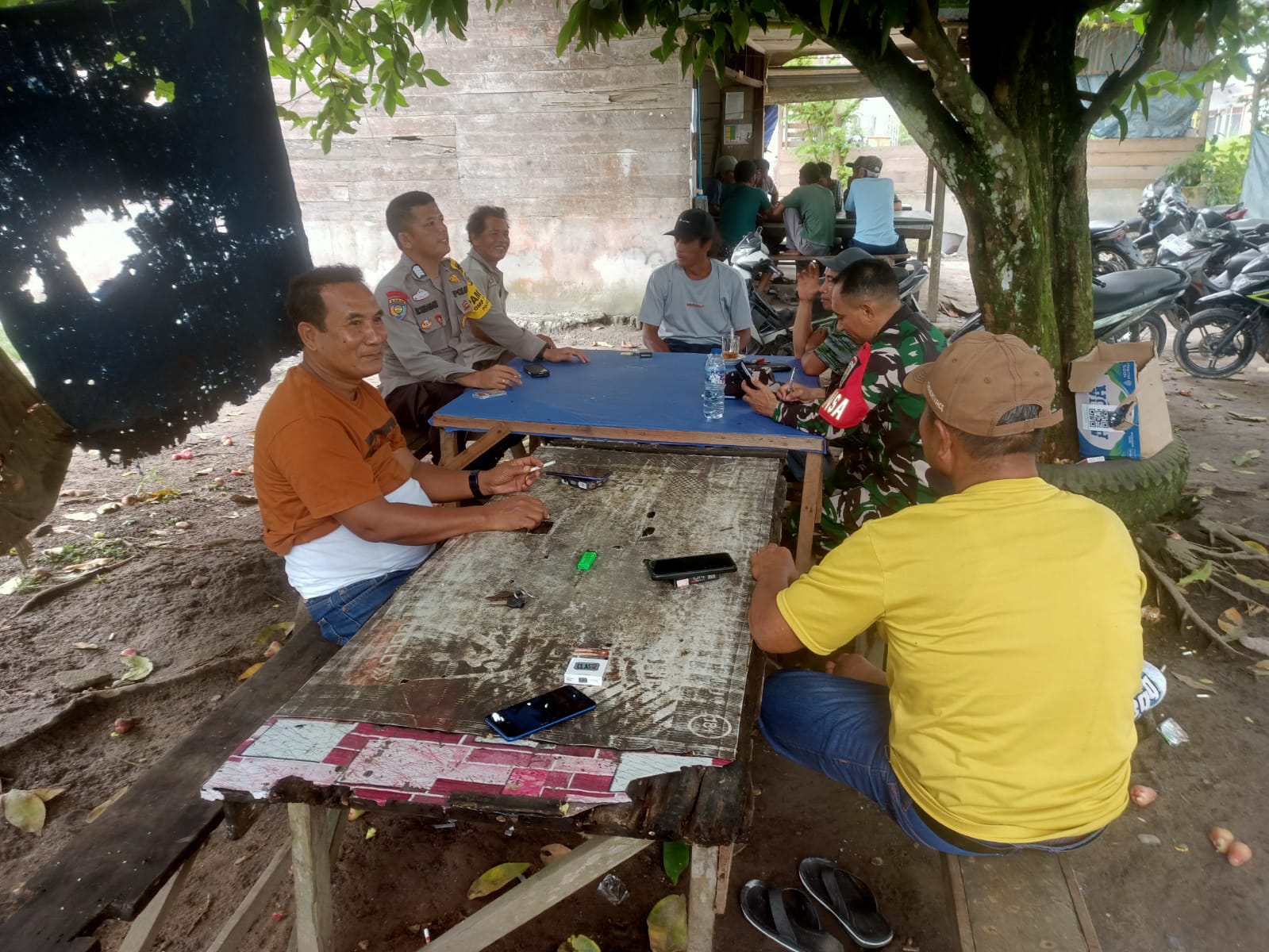 Personel Polsek Kandis Jaga Kondusivitas Pasca Pilkada 2024 Melalui Sambang Masyarakat