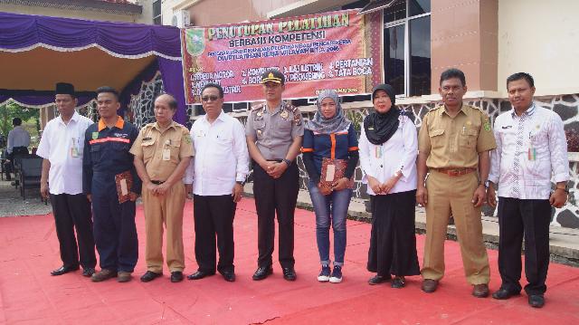 Kadisnakertrans Tutup Pelatihan Berbasis Kompetensi UPT-LK