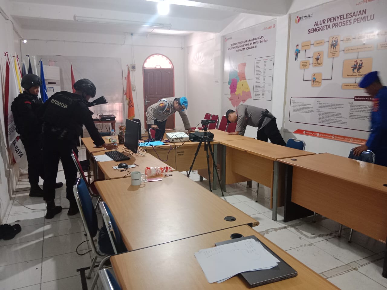 Pasca Pemilu, Polisi Siaga dan Sterilisasi Kantor Bawaslu Rohil