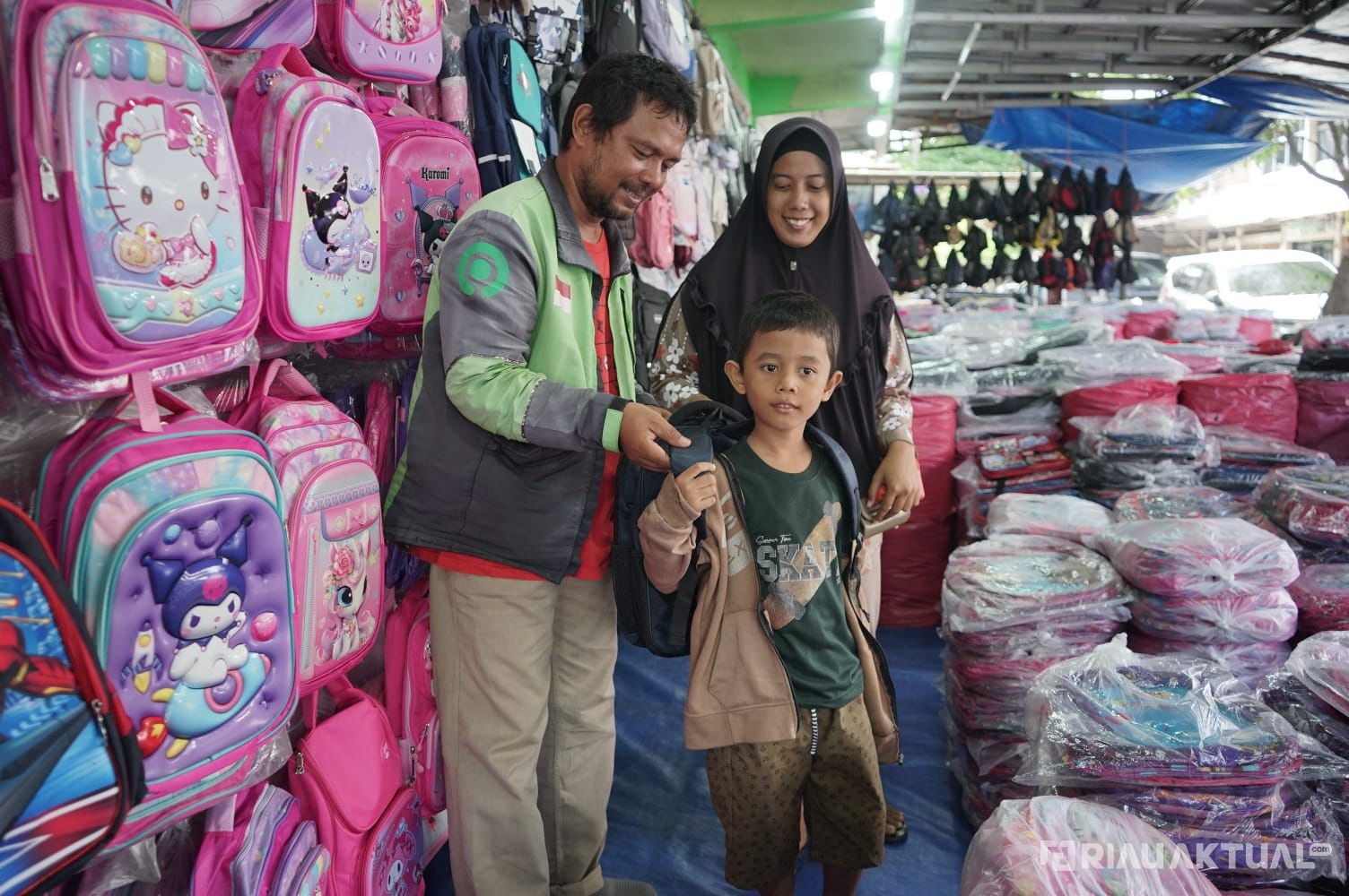 Jelang Tahun Ajaran Baru, Pedagang Tas Pekanbaru Tetap Optimis di Tengah Tantangan Ekonomi