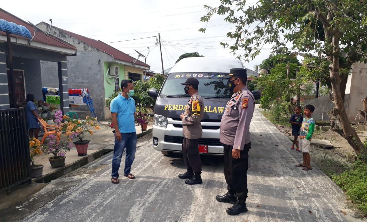 Polsek Pangkalan Kerinci Jemput dan Antar Lansia Untuk Vaksinasi