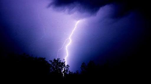 Sembilan Petani Disambar Petir, 2 Tewas dan 7 Terluka