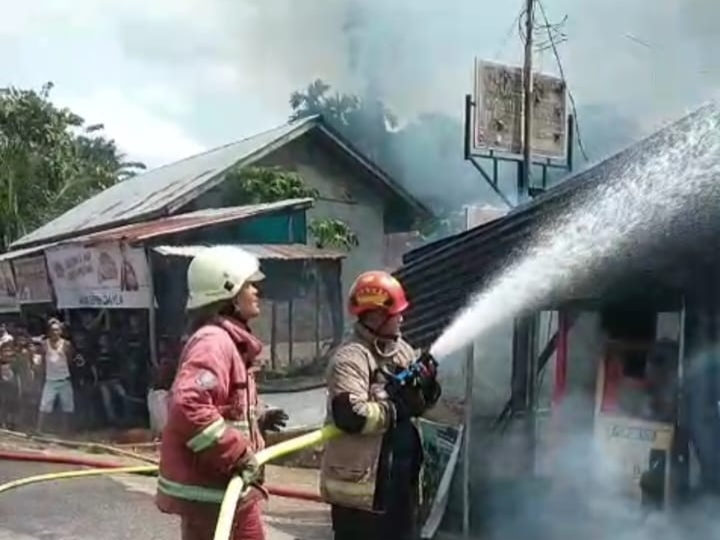 Empat Rumah Petak di Rumbai Pekanbaru Terbakar