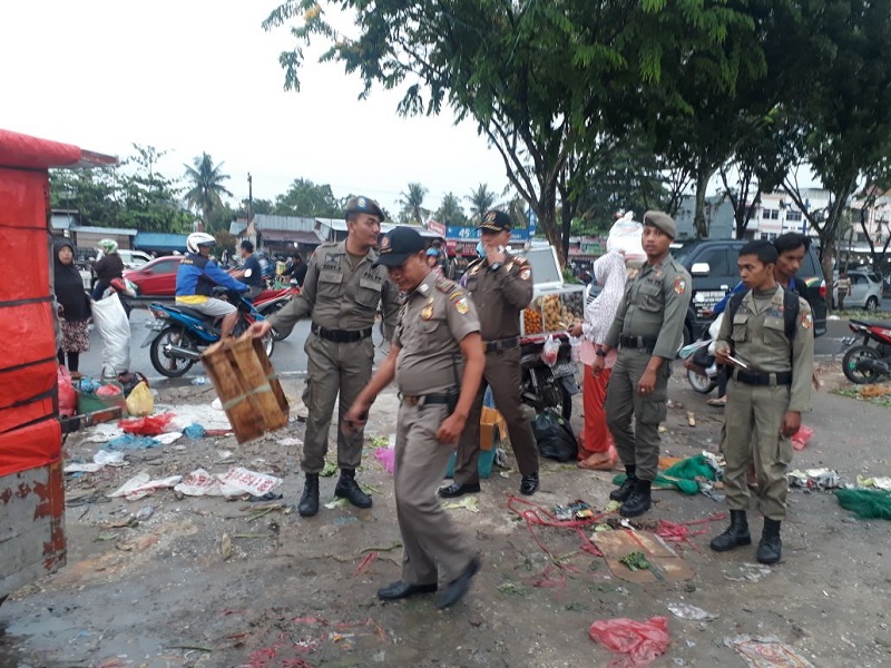 Satpol PP Kembali Tertibkan Para PKL Yang Masih Berjualan Dipasar Pagi Arengka