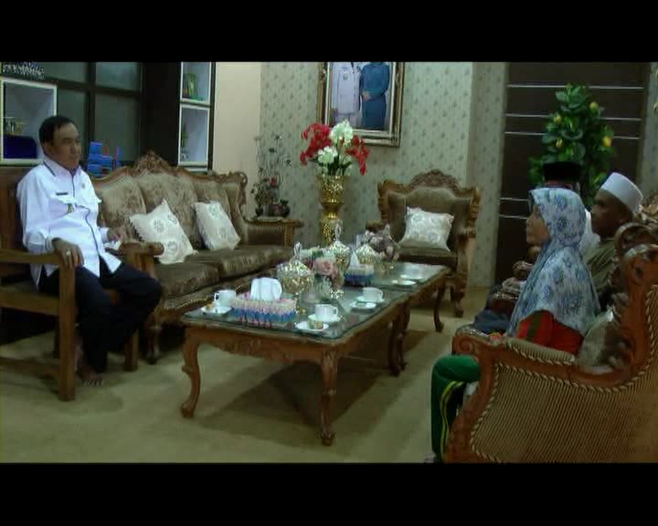 Seorang Juru Sapu Dan 2 Orang Guru Mengaji Dapat Tunaikan Ibadah Umrah Gratis