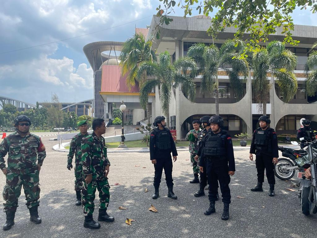 Wujudkan Pemilu Damai, Brimob dan Kodim Pekanbaru Kompak Jaga Kamtibmas