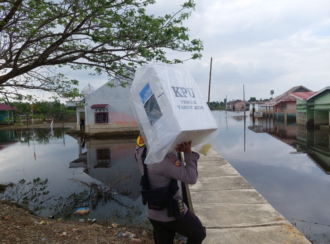 Polsek Rantau Kopar Kawal Distribusi Logistik Pemilu ke PPS
