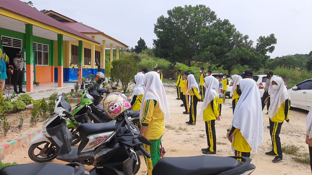 Sambangi Sekolah, Polsek Pangkalan Kuras Sampaikan Instruksi Mendagri Soal Prokes Covid-19