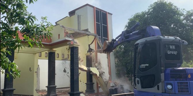 Karena Pelakor, Mantan Istri Rusak Rumah Pria di Ponorogo Pakai Alat Berat