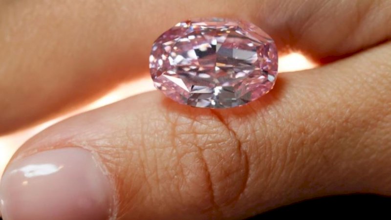 Duh! Hampir Dibuang ke Tempat Sampah, Batu Milik Wanita 70 Tahun Ini Ternyata Berlian Senilai Rp38,9 Miliar