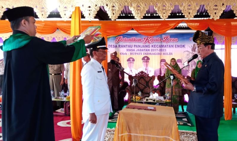 Bupati Inhil Lantik Kades Rantau Panjang, Kecamatan Enok