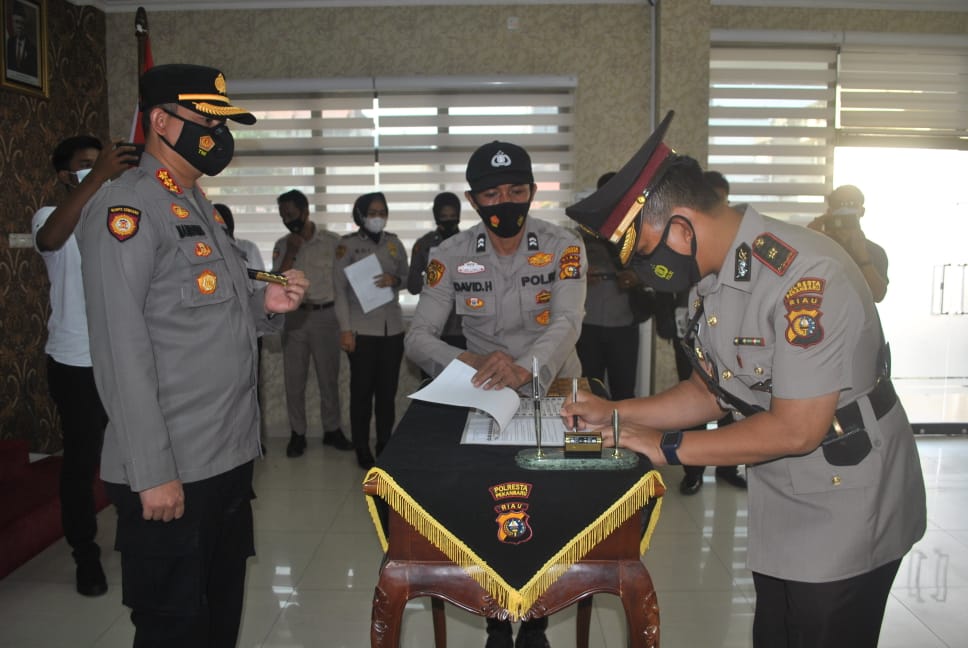 Kasatlantas Polresta Pekanbaru dan Kapolsek Rumbai Disertijabkan