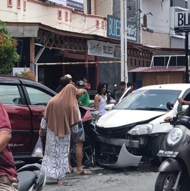 Tabrakan di Jalan Suka Karya, Pengemudi Mobil Pilih Berdamai