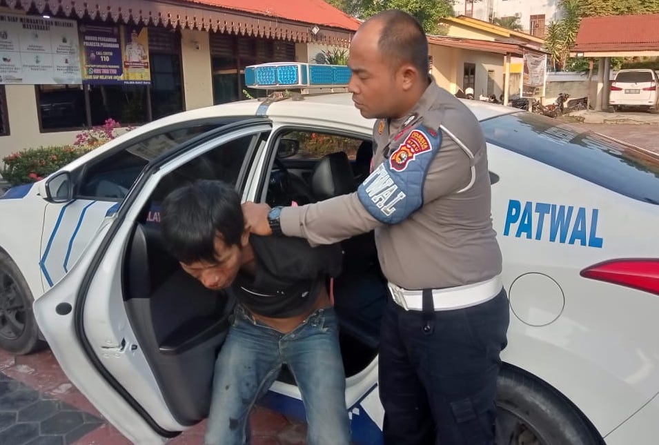Jambret Nyaris Dibakar Massa di Pekanbaru usai Rampas Tas Mahasiswi