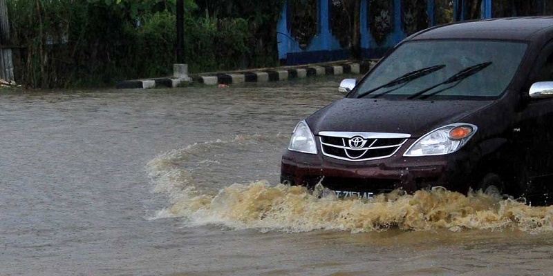 Ini alasan Kenapa Anda Tidak Boleh Terobos Banjir Sama Sekali