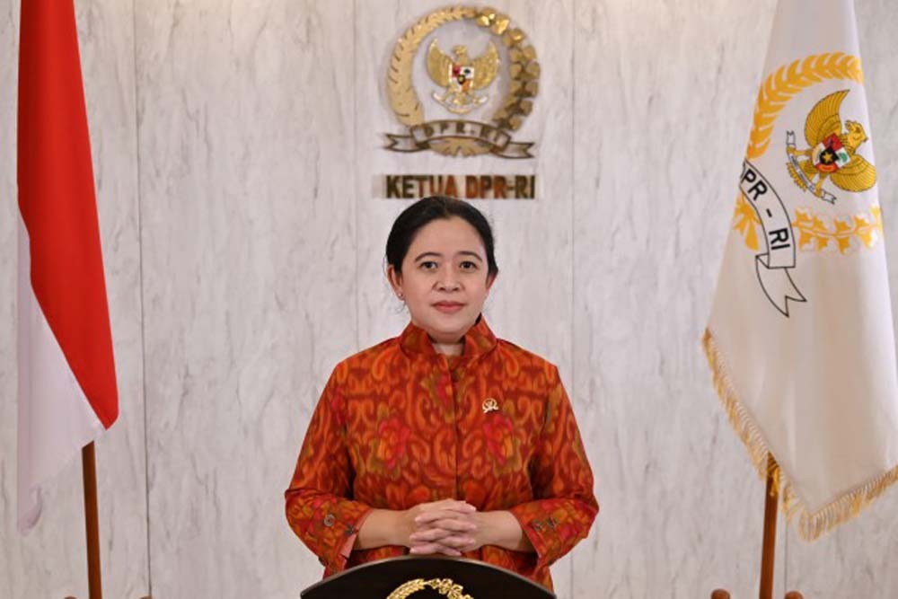 Puan Maharani Puji Bidan Sebrangi Sungai Demi Obati Pasien