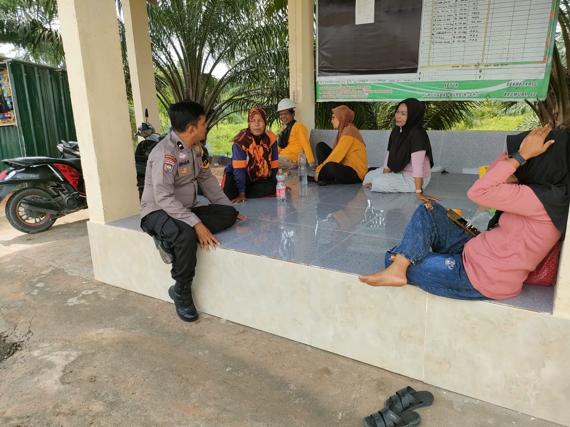 Kapolsek Tanah Putih Tanjung Melawan Ingatkan Ibu-Ibu untuk Tidak Terpengaruh Isu Negatif Jelang Pilkada 2024