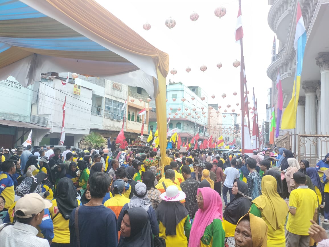 Puluhan Ribu Pendukung Iringi Pendaftaran Afrizal Sintong - Setiawan ke KPUD Rohil