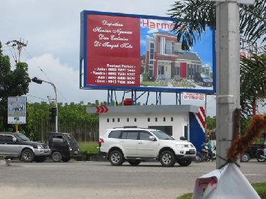 Dewan Minta Papan Reklame di Atas Pos Polisi depan Mall SKA Pekanbaru Dibongkar