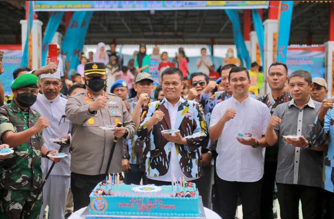 DPD Bersama Pengurus IPK Pelalawan Bagikan Ratusan Paket Sembako Kepada Masyarakat Kurang Mampu
