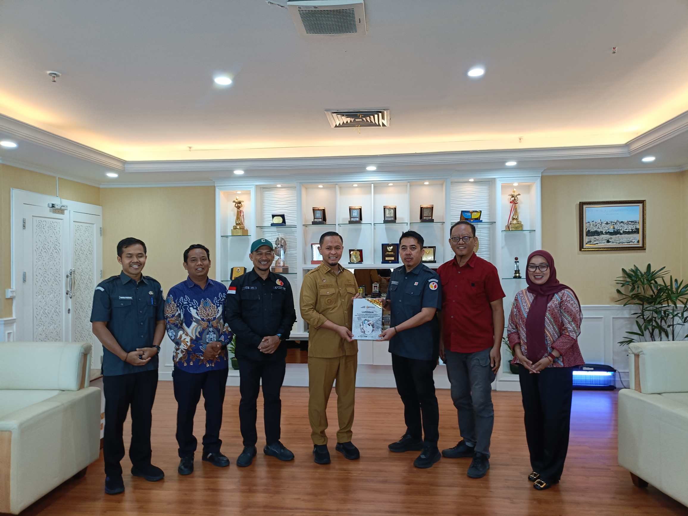 Sukses Selenggarakan Pilkada, Pemko Pekanbaru Terima Penghargaan dari Bawaslu
