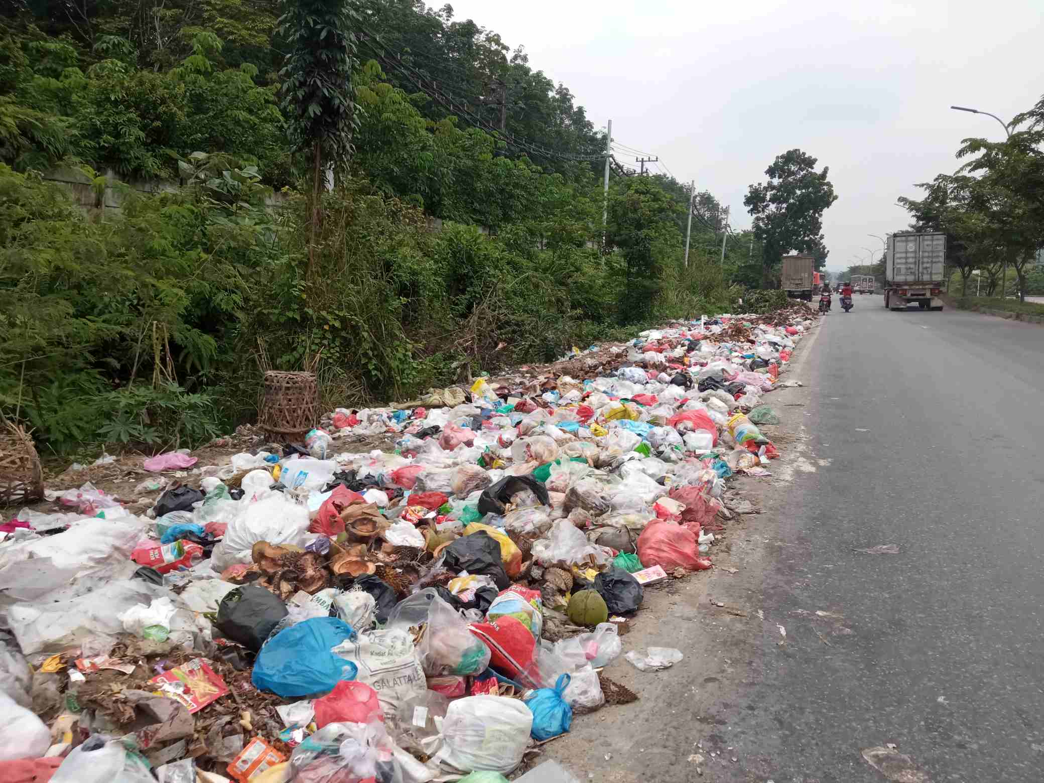 Operator Angkutan Ditekan, Pemko Pekanbaru Angkut 500 Ton Sampah Selama Status Darurat