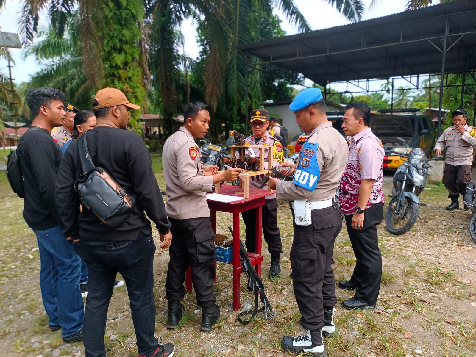 Kapolsek Pinggir Cek Kesiapan Materil Logistik untuk Dukung Pengamanan Pilkada 2024