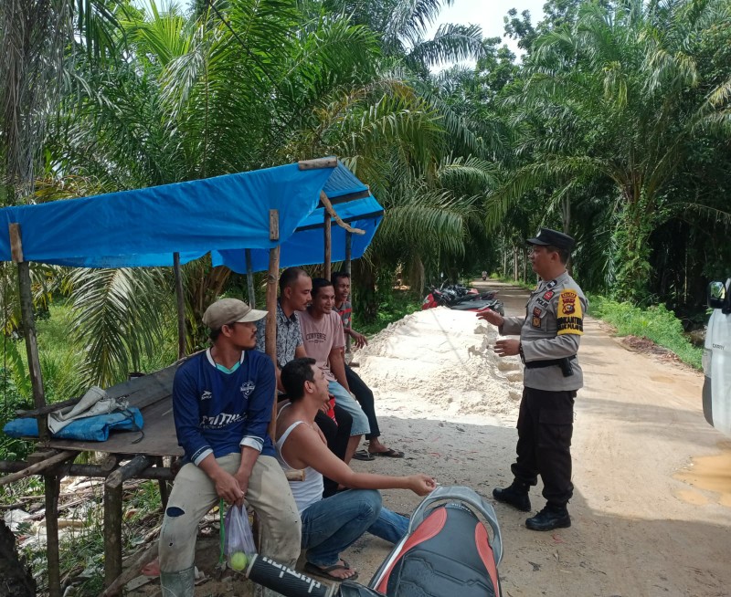Bhabinkamtibmas Kepenghuluan Teluk Pulau Hulu Gelar Program Cooling System untuk Wujudkan Pilkada Damai
