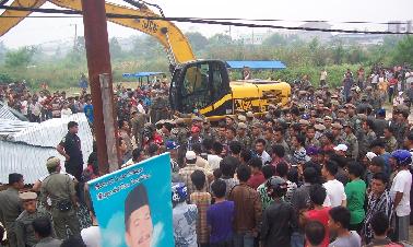 Penggusuran Pasar LKMD Desa Tanah Merah Siak Hulu Ricuh