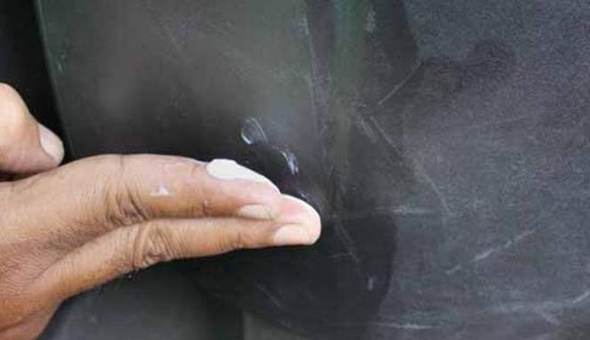 Trik Ampuh Hapus Baret-baret di Dek Motor