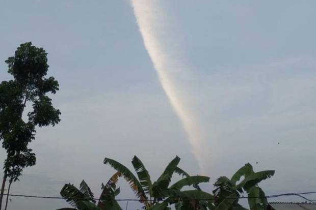 Penjelasan BMKG Soal Fenomena Awan Terbelah di Pacitan