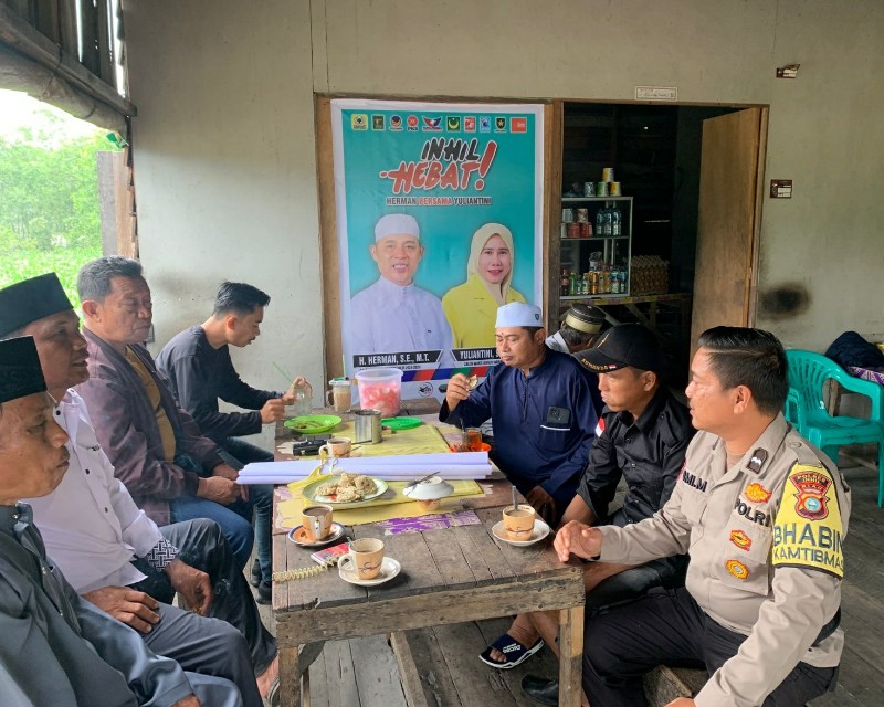 Personel Polsek Batang Tuaka Kunjungi Desa Sungai Rawa Jelang Pilkada 2024