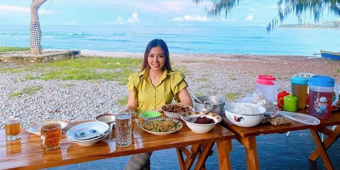 Bella Shofie Kini Tinggal di Maluku, Rumahnya Luas, Mewah dan di Pinggir Pantai
