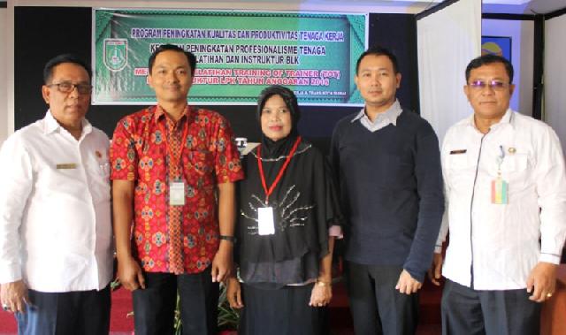 Khusus Pelatih dan Instruktur Profesi Swasta, Disnakertrans Dumai Gelar TOT