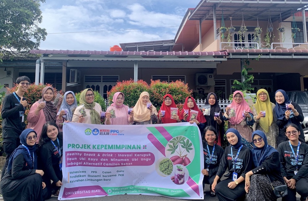 Mahasiswa PPG Ekonomi C Latih PKK Limbungan Baru Olah Daun Ubi dan Ubi Ungu Jadi Produk Bernilai Ekonomi