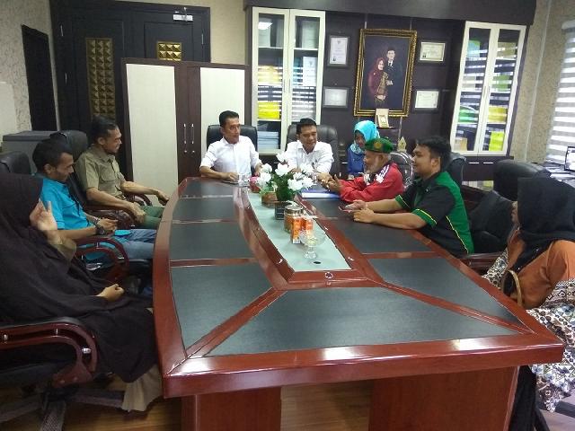 Gunakan Sepeda keliling Indonesia, Kakek 73 tahun ini Mampir ke DPRD Pekanbaru