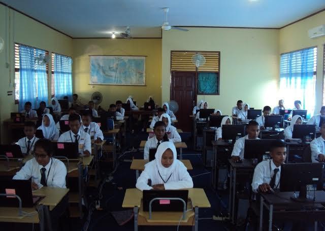 Sekda Tinjau UNBK Tingkat SMP