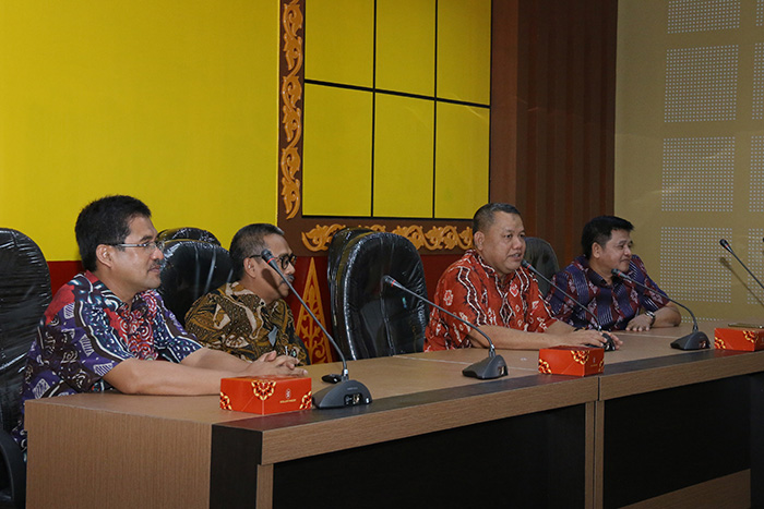 Bahas SPMI, LPM UNLAM Kunjungi UR