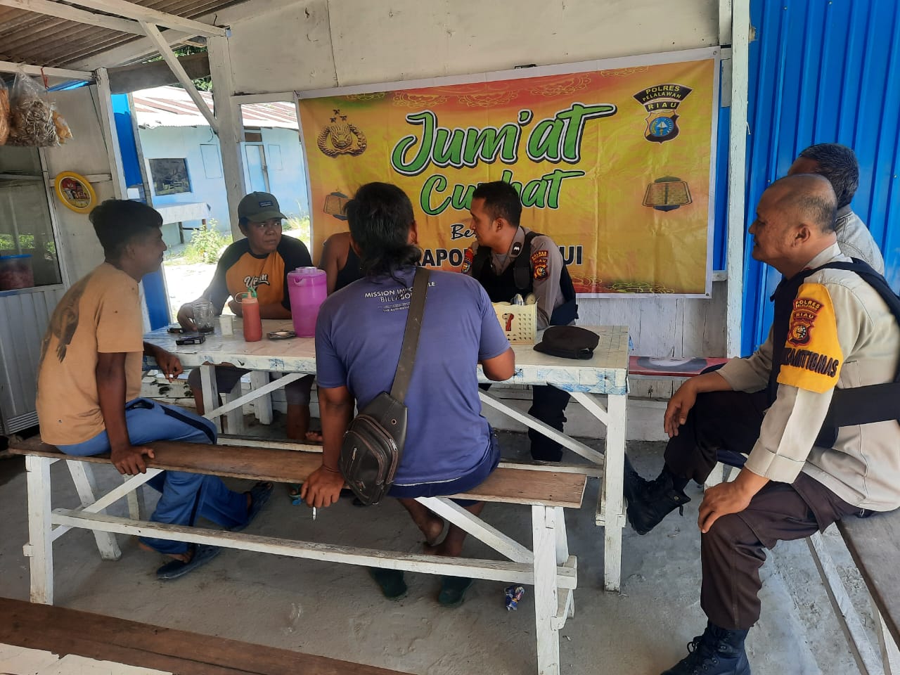 Polsek Ukui Gelar Jumat Curhat untuk Jaga Stabilitas Pasca Pilkada