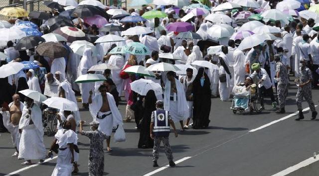 Sandal Hilang, Kaki Jamaah Haji Asal Batam Melepuh