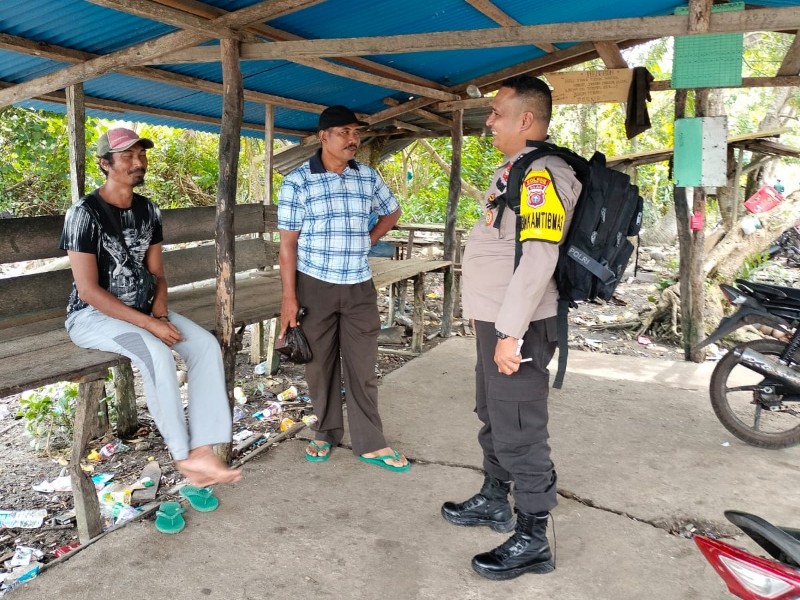 Polsek Kateman Sambangi Warga Desa Tanjung Raja Sukseskan Pemilu 2024