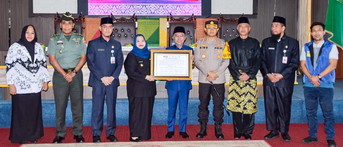 Bupati Kasmarni Tandatangani Komitmen Dukungan Pelaksanaan PPDB di Bengkalis