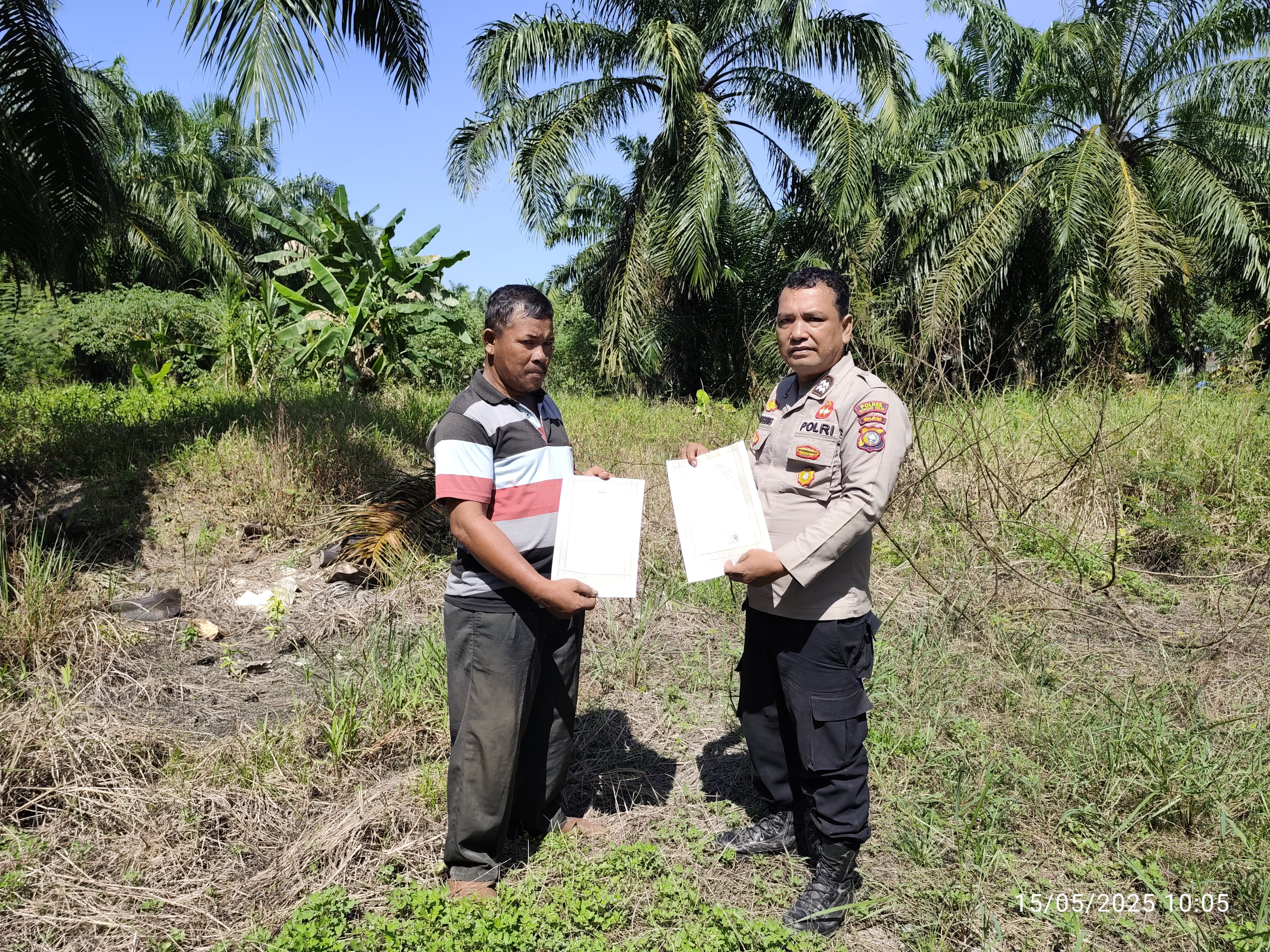 Bhabinkamtibmas Imbau Warga Bangko Pusako Tidak Bakar Lahan dan Hutan