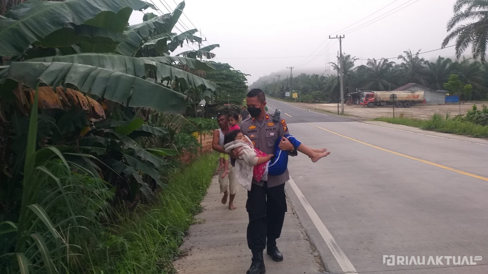 Aksi Heroik Kapolsek Pangkalan Kuras Selamatkan 7 Korban Kecelakaan