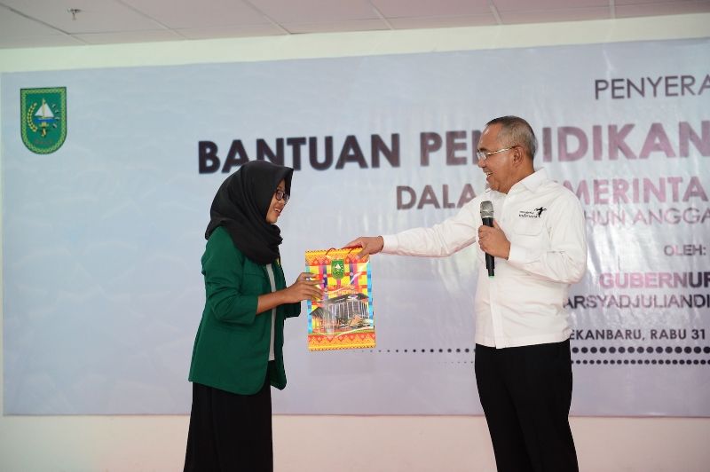 Gubri Bagi-bagi Doorprize di Kampus Umri