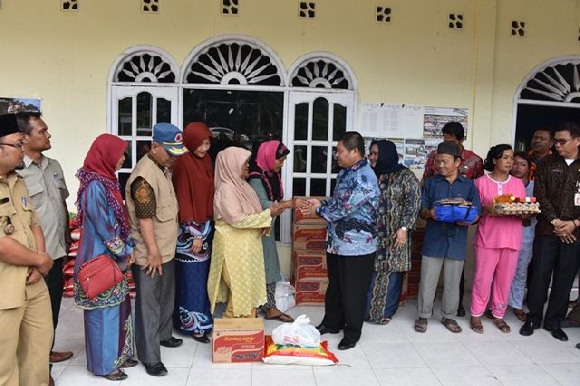 Ditengah Kesibukan, Amril Tetap Sempatkan Kunjungi Korban Banjir