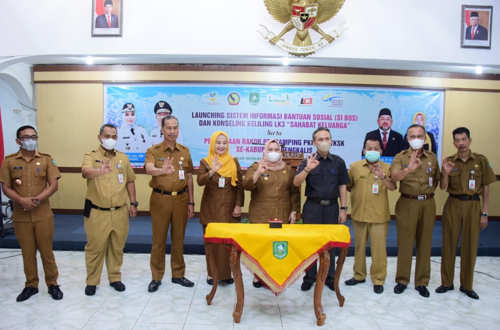 Bupati Launching Si BOS dan Konseling Keliling LK3 Sahabat Keluarga 